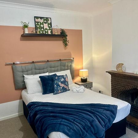 Spacious 4 Bed Home Near Nec, Jlr & Airport Parking For 3 Cars Ideal For Contractors! Solihull Exteriér fotografie