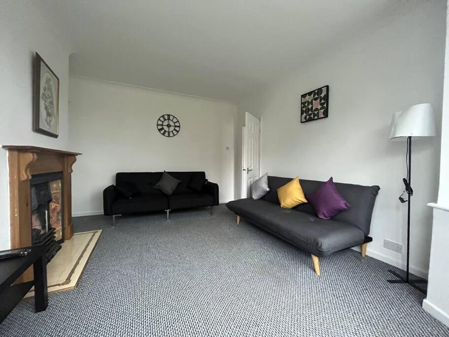 Spacious 4 Bed Home Near Nec, Jlr & Airport Parking For 3 Cars Ideal For Contractors! Solihull Exteriér fotografie