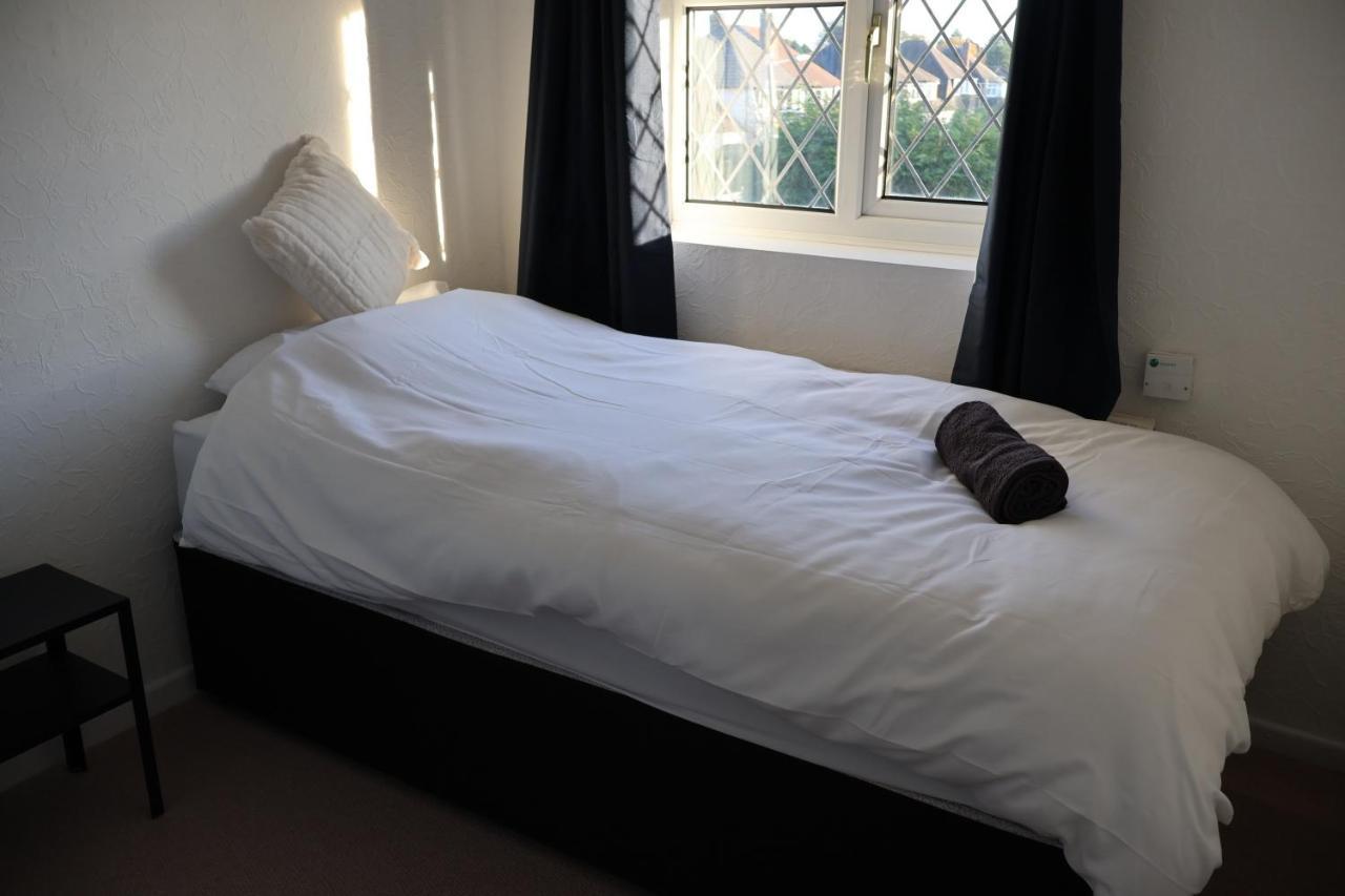 Spacious 4 Bed Home Near Nec, Jlr & Airport Parking For 3 Cars Ideal For Contractors! Solihull Exteriér fotografie
