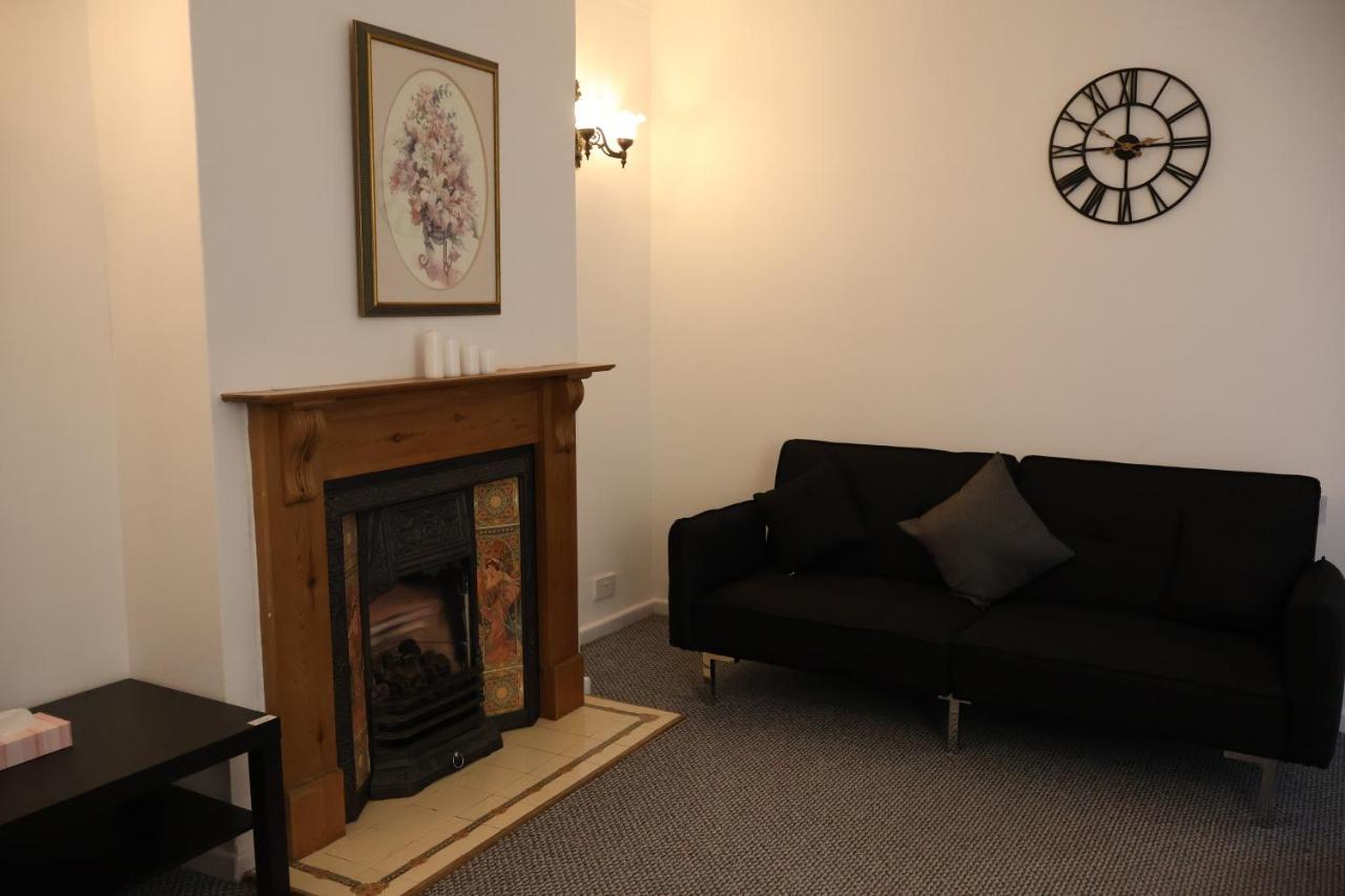 Spacious 4 Bed Home Near Nec, Jlr & Airport Parking For 3 Cars Ideal For Contractors! Solihull Exteriér fotografie