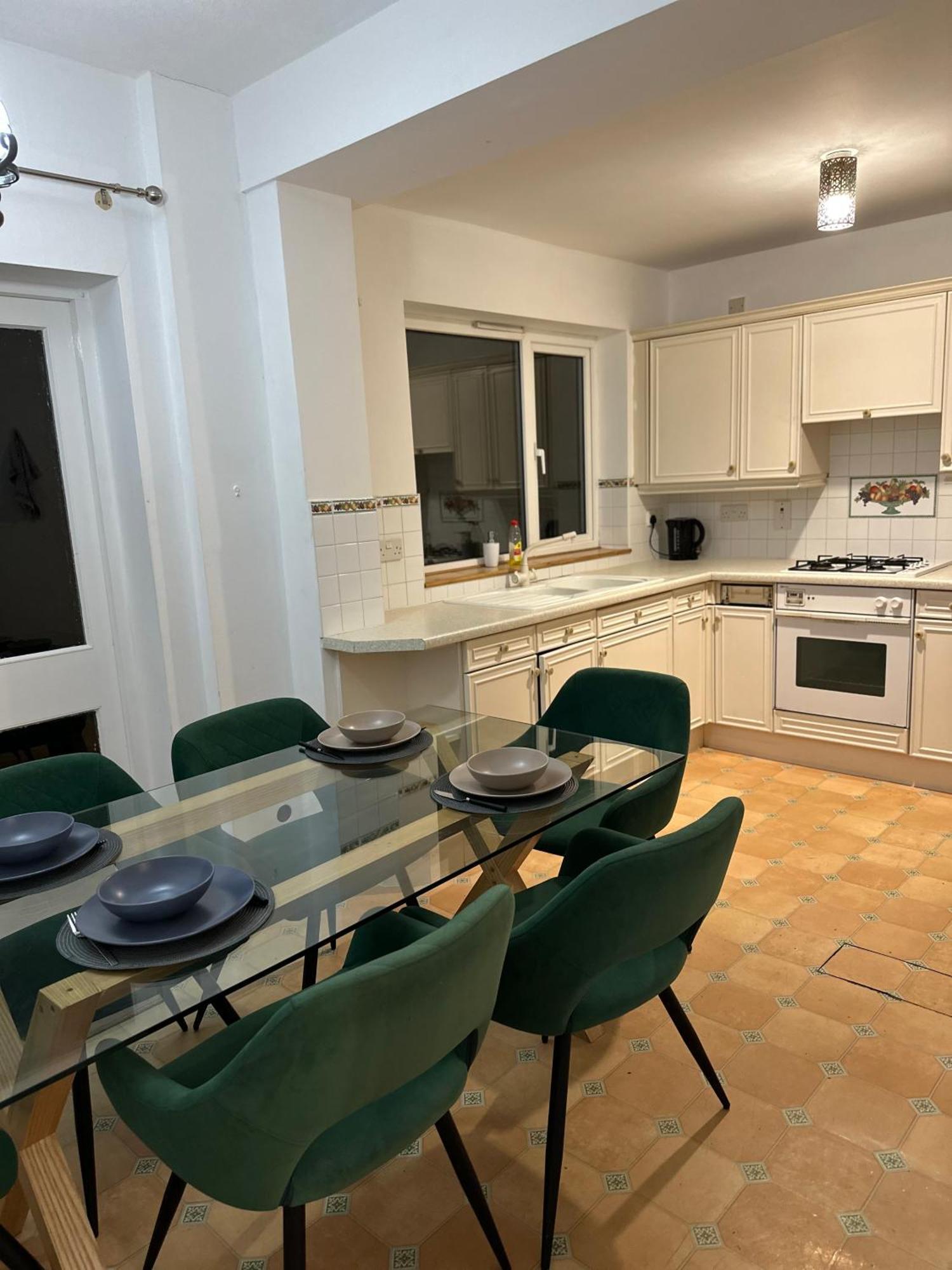 Spacious 4 Bed Home Near Nec, Jlr & Airport Parking For 3 Cars Ideal For Contractors! Solihull Exteriér fotografie
