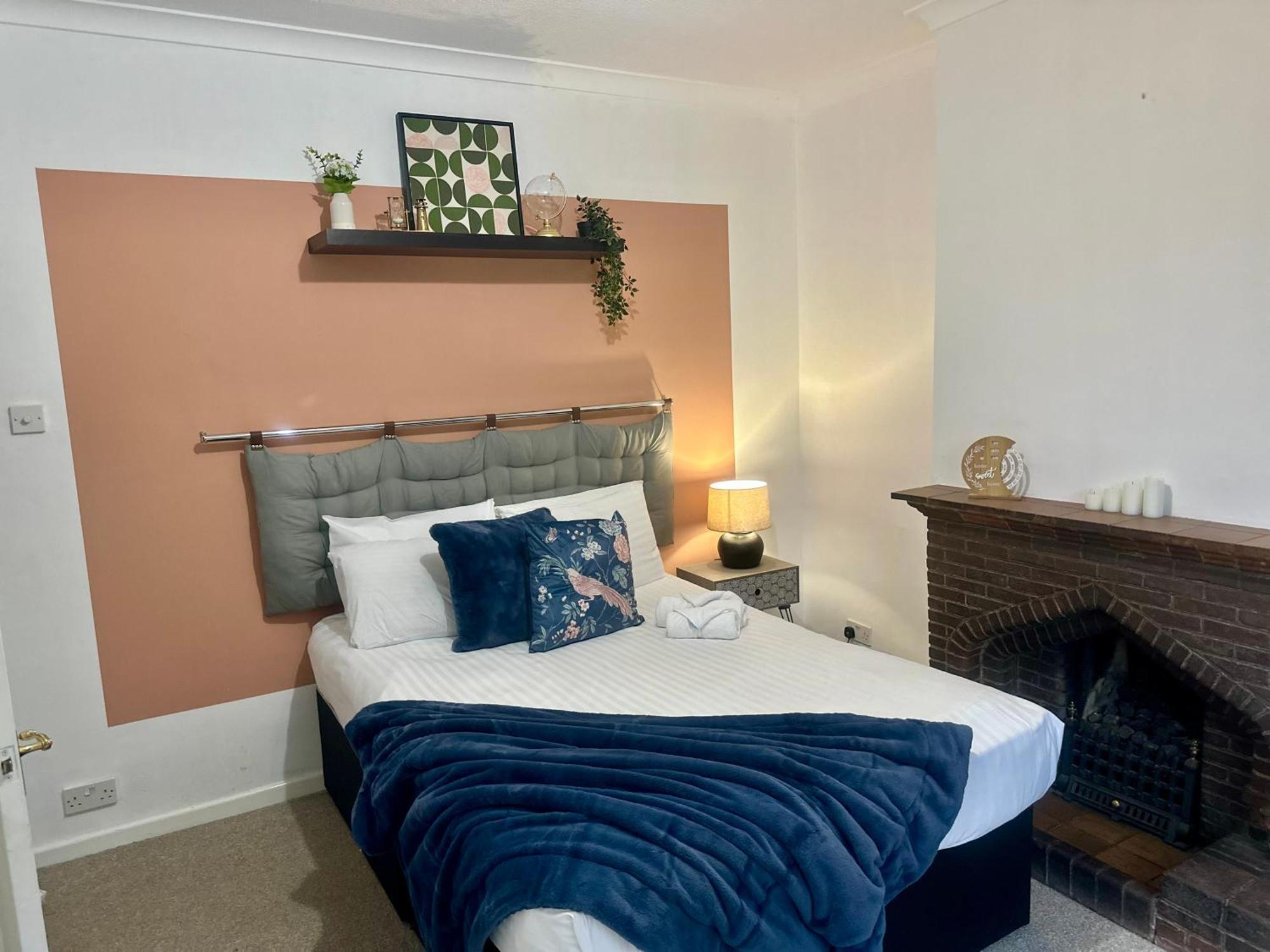 Spacious 4 Bed Home Near Nec, Jlr & Airport Parking For 3 Cars Ideal For Contractors! Solihull Exteriér fotografie