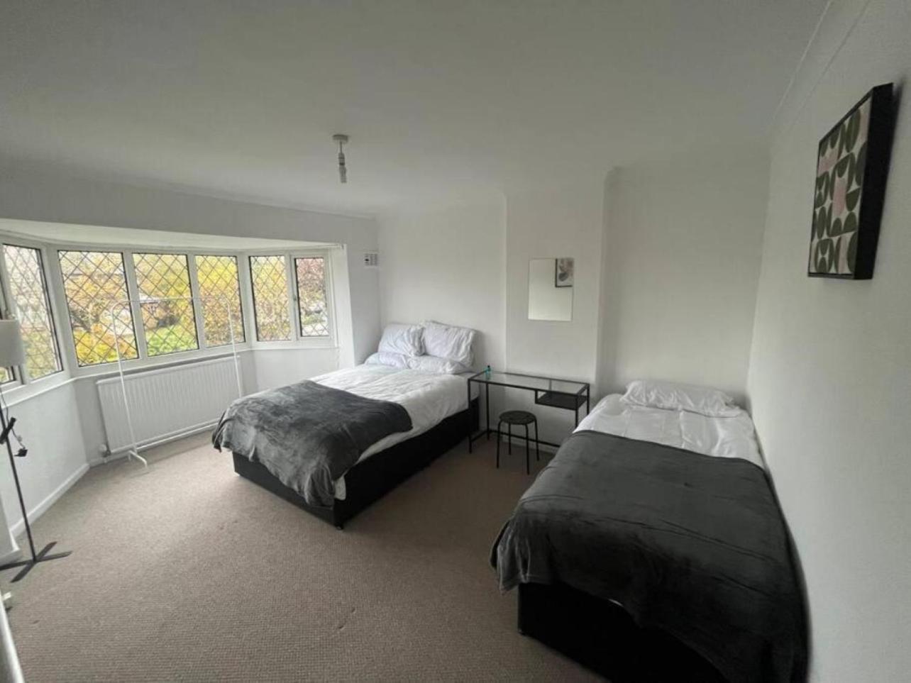 Spacious 4 Bed Home Near Nec, Jlr & Airport Parking For 3 Cars Ideal For Contractors! Solihull Exteriér fotografie